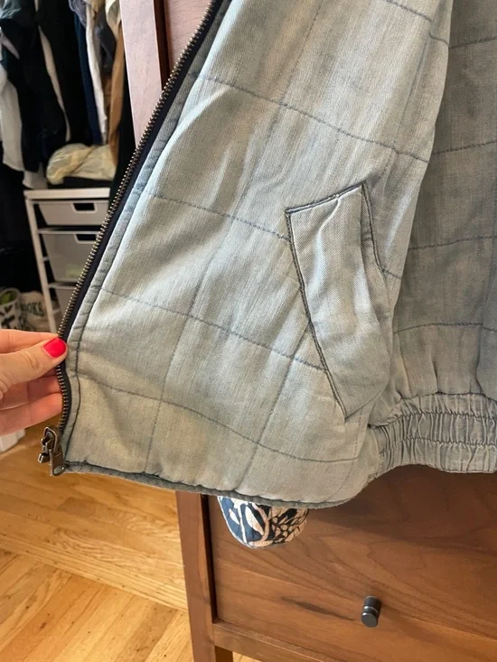 Farherty REVERSIBLE Light Wash Denim/Floral Quilted Jacket - Picture 5 of 11